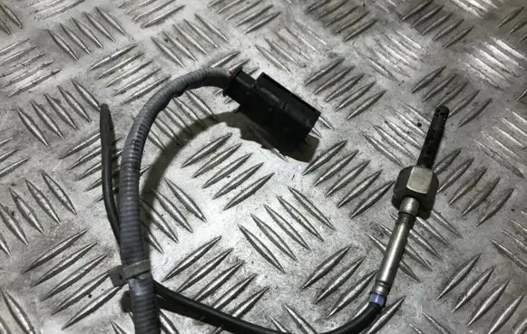 Mercedes-Benz ML W166 Exhaust gas temperature sensor a0009053905 ht0002