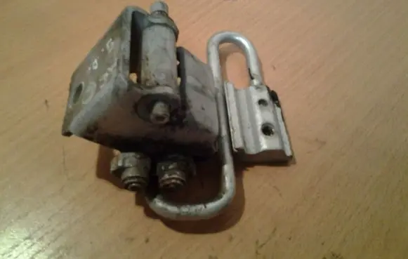 Audi A6 S6 C6 4F Rear door lower hinge 8E0833412
