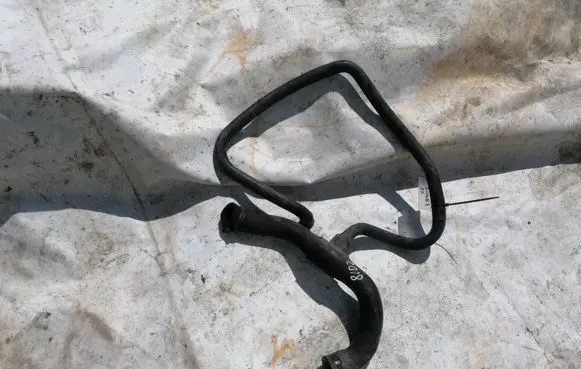 Volkswagen Polo IV 9N3 Engine coolant pipe/hose