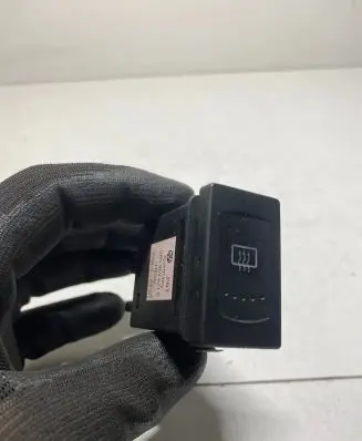 Volkswagen PASSAT B5 Windscreen/window heater switch 3B0959621C