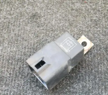 Volkswagen PASSAT B6 Other relay 3B0951253