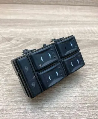 Ford Mondeo Mk III Electric window control switch 1S7T14A132BE WITHPLUG
