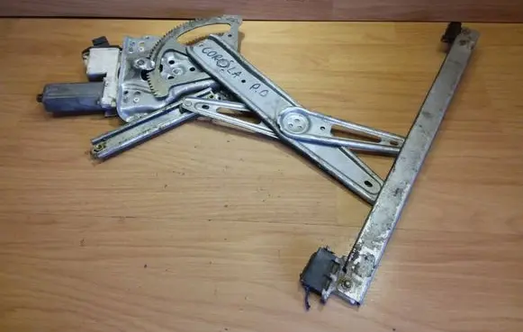 Toyota Corolla E120 E130 Front door window regulator with motor 6981002130