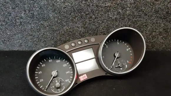 Mercedes-Benz GL X164 Speedometer (instrument cluster) A1645409047