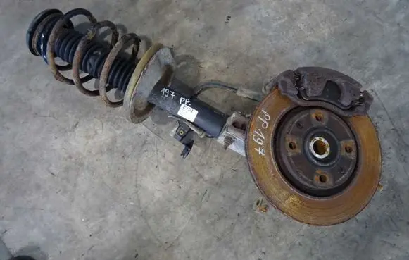 Citroen C4 I Front wheel hub spindle knuckle