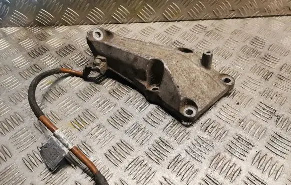 BMW 1 E81 E87 Engine mounting bracket 6760307
