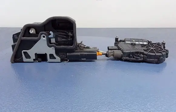 BMW X6 E71 Rear door lock 7167587