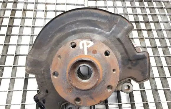 Front wheel hub spindle knuckle