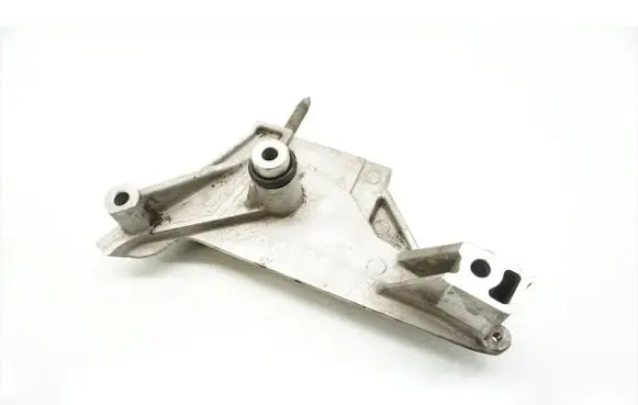 Hyundai Santa Fe Engine mounting bracket