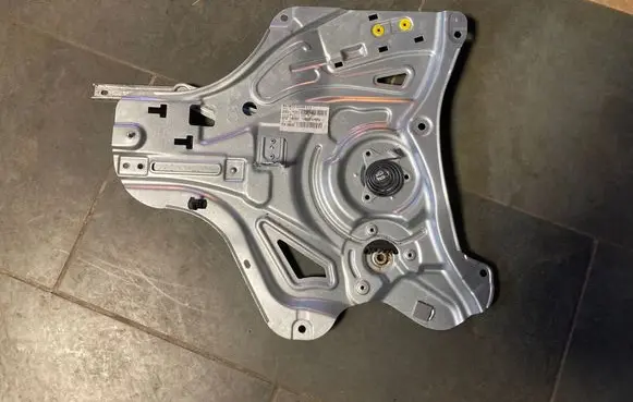 Hyundai ix35 Front window lifting mechanism without motor 824702Y370