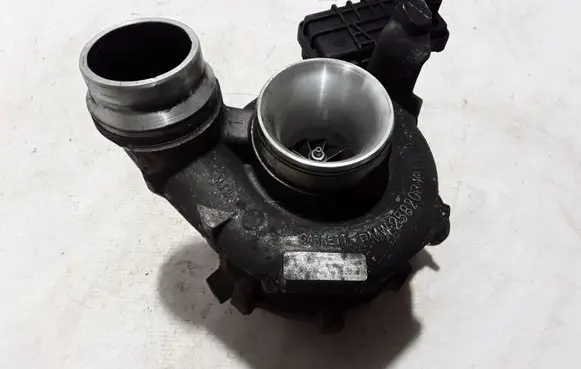 BMW 5 F10 F11 Turbo 8507613