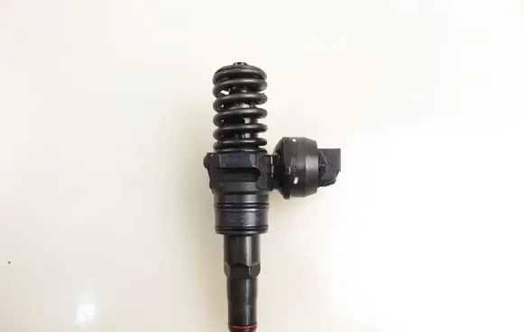 Volkswagen Sharan Fuel injector 0414720038 038130073AK
