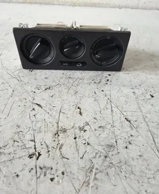 Volkswagen PASSAT B5 Climate control unit