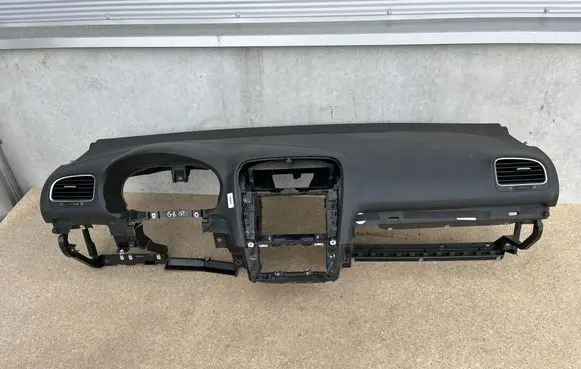 Volkswagen Golf VI Dashboard