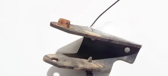 Nissan Almera Tino Engine mounting bracket