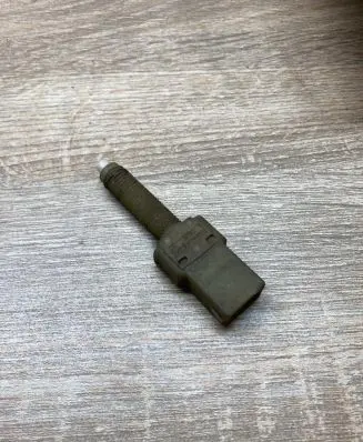 Volkswagen PASSAT B5 Brake pedal sensor switch 443945515