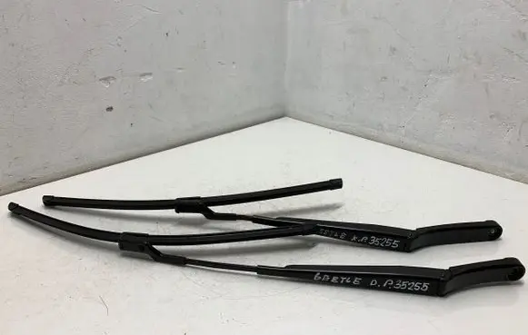 Volkswagen Beetle A5 Front wiper blade arm 5C1955410