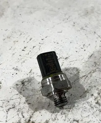 Mercedes-Benz E W211 Exhaust gas pressure sensor A0091535028 81CP2302 20160130