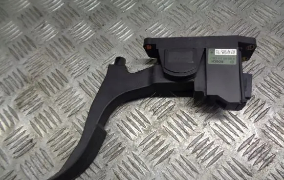 Volkswagen Polo IV 9N3 Accelerator throttle pedal 6N1721503D