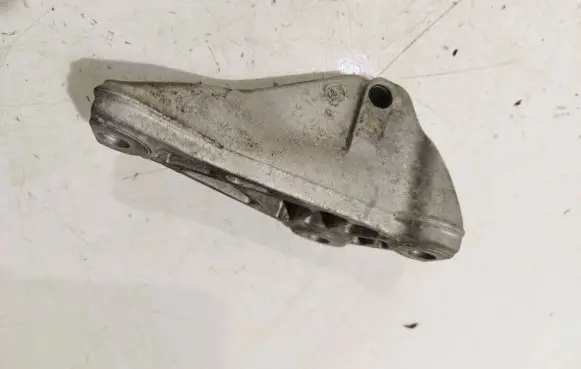 BMW 5 E60 E61 Engine mounting bracket 13517804376