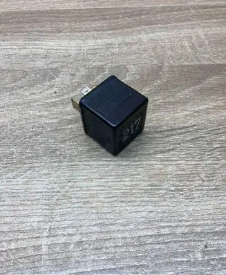 Audi A6 S6 C4 4A Other relay 443951253S 899556