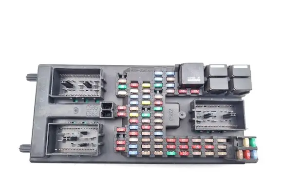 Land Rover Discovery 3 - LR3 Fuse module YQE500420 519051718