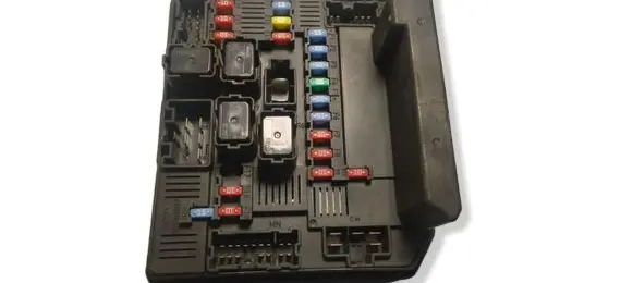 Nissan Qashqai Fuse module 284B7BB01D