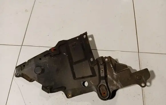 Nissan Primera Engine splash shield/under tray 75896