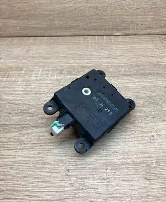 Nissan Qashqai Air flap motor/actuator A24820A3200000 071123B WITHPLUG