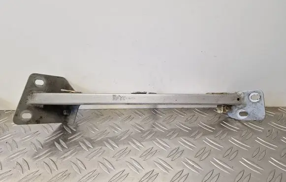 Fender mounting bracket