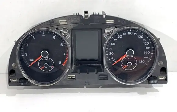 Volkswagen PASSAT CC Speedometer (instrument cluster) 3C8920970T