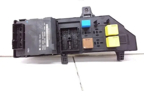 Opel Signum Relay mounting block 24400590
