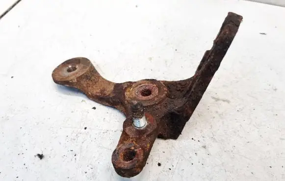 Honda FR-V Engine mounting bracket 