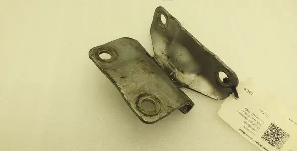 Mitsubishi L200 Tailgate hinge 