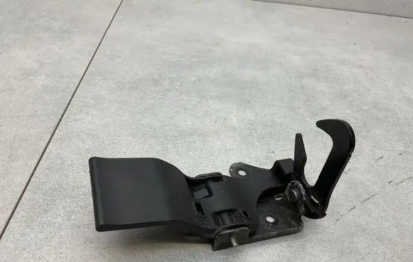 Audi A1 Engine bonnet/hood lock/latch loop/hook 8X0823480B