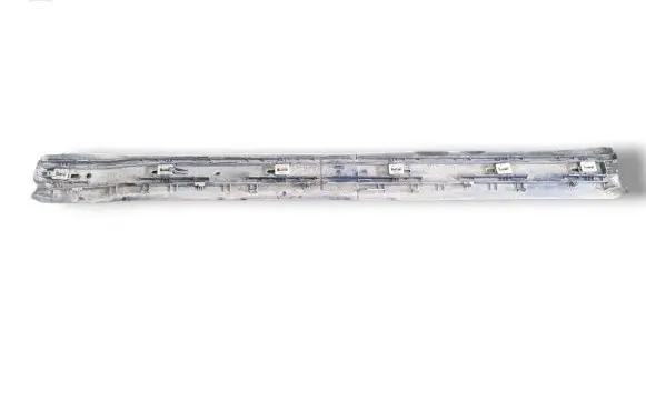 Center/middle under tray cover