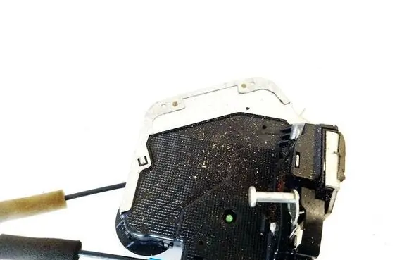 Toyota Avensis T270 Rear door lock 4G1911