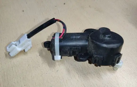 Mazda 5 A/C air flow flap actuator/motor 8X07