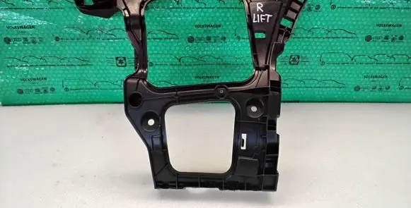 Audi Q7 4M Bumper support mounting bracket corner 4M0807454B