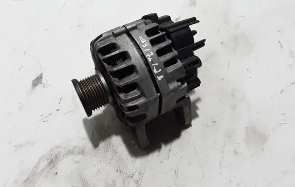 Renault Megane IV Generator/alternator 231008040R