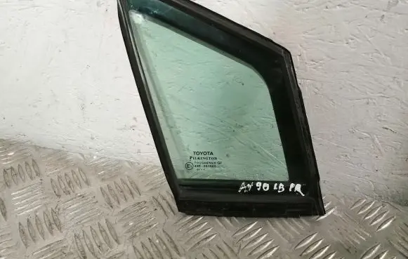 Toyota Avensis T270 Front door vent window glass four-door 6812505010 6821505010