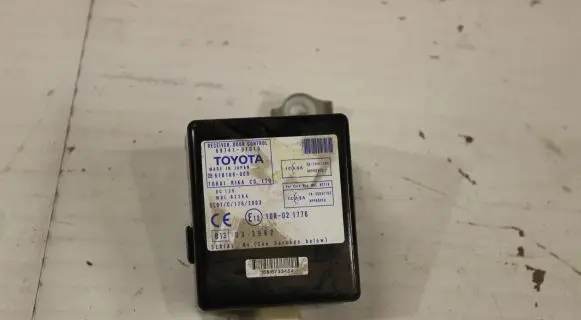 Toyota Corolla Verso AR10 Door control unit/module 61B168000