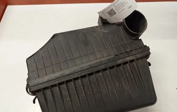KIA Carens I Air filter box