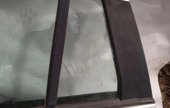 Renault Laguna II Rear vent window glass 