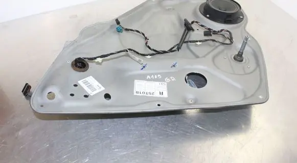 Rear door manual window regulator