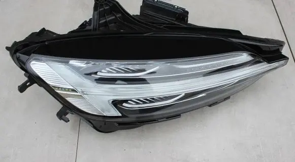 Volvo V60 Headlight/headlamp 32420502