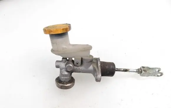 Subaru Impreza II Clutch master cylinder 