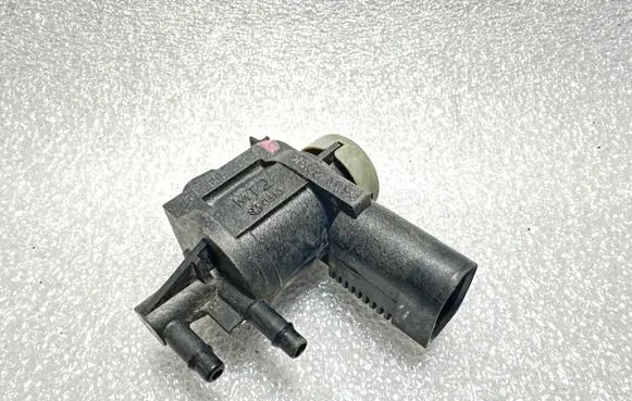Audi A4 S4 B6 8E 8H Turbo solenoid valve 1J0906283C