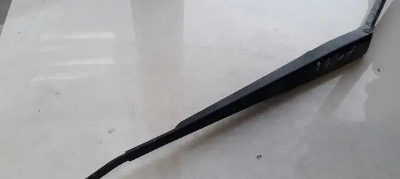Nissan X-Trail T30 Front wiper blade arm B46RD B46-RD