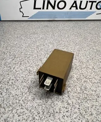 BMW 3 E46 Window wiper relay 61368384505
